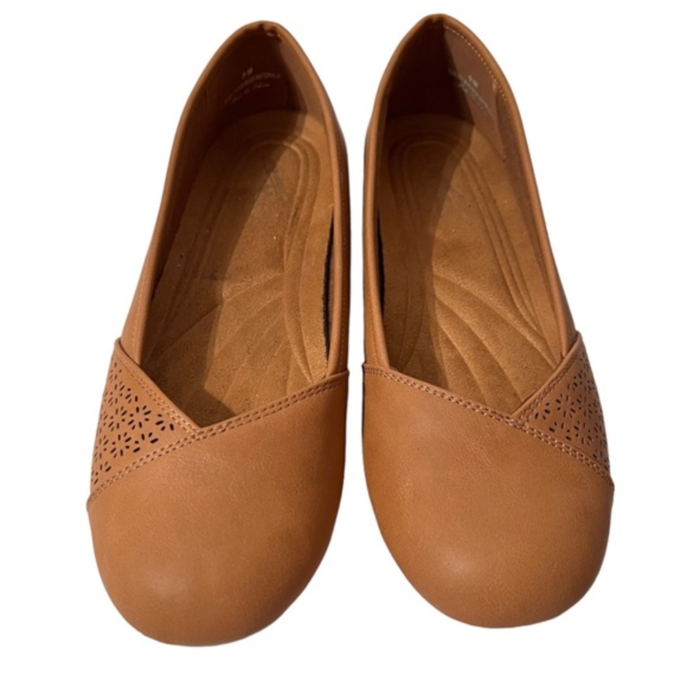 Easy Street Tan Open Cutwork Design Comfort Wave Shoes Size 9 M